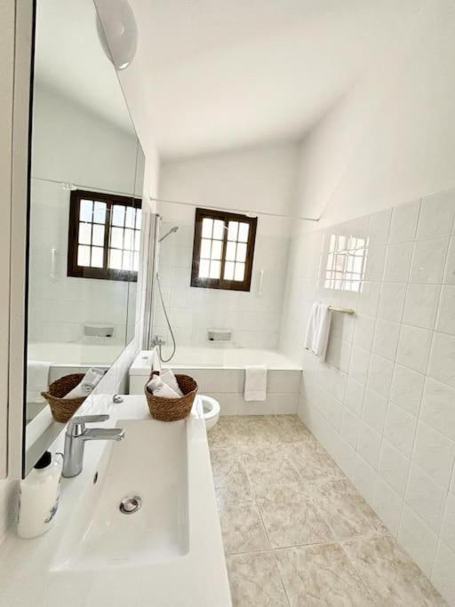 Chara Spectacular Panoramic Views! Villa *