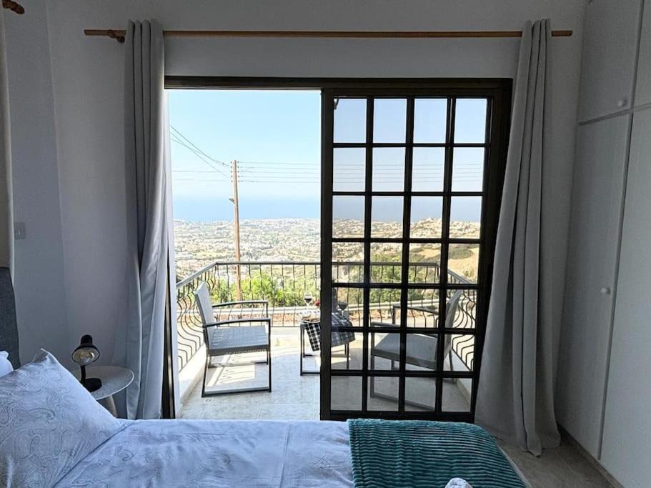 Villa Chara Spectacular Panoramic Views! Peyia